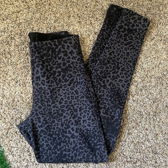 Lysse Women Classic Leggings Black Gray Python Snake Pull On Size Small - Picture 5 of 17